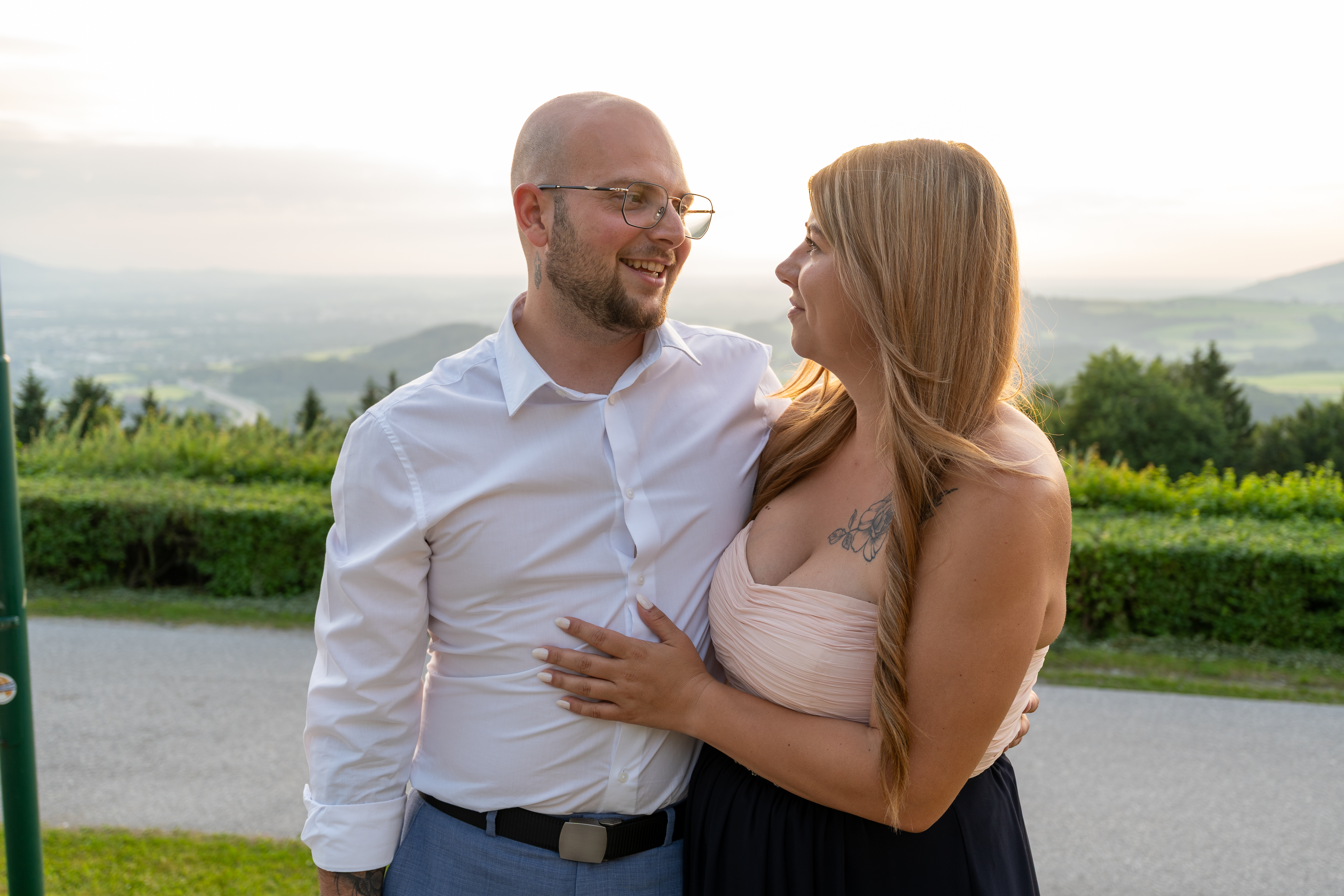 Verliebtes Paar bei Sonnenuntergang - Salzburg